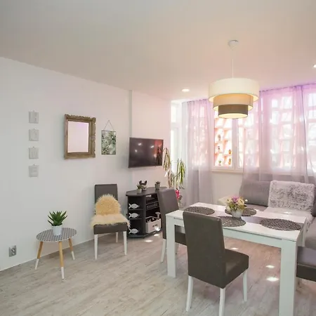 Aurora Apartment *