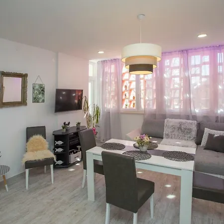 Aurora Apartment *